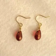 ♥️ダスティシャムレッドのチェコドロップシンプルピアス♪　ハンドメイド