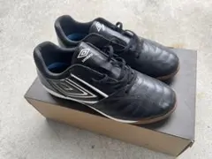 UMBRO サッカートレーニングシューズ 23.5cmのサムネイル