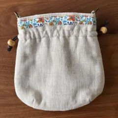 ベージュの花柄巾着袋