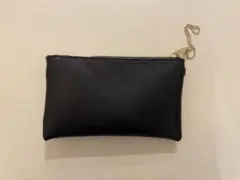 黒レザーのポーチ