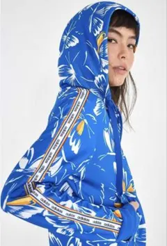 【希少美品】adidas × FARM RIO 蝶々柄 ジップパーカー ジャージのサムネイル