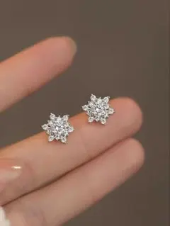 新品未使用 雪の結晶ピアス スノーフレーク