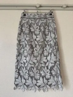 Apuweiser-riche/グレー 花柄刺繍 タイトスカート ひざ丈