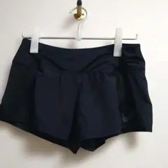 Nike ブラック ショートパンツ
