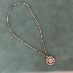花模様のビーズネックレス