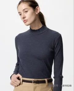 ユニクロ　リブハイネックT長袖　XL