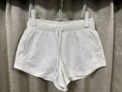 Lululemon Inner Glow ショートパンツ（3インチ）のサムネイル