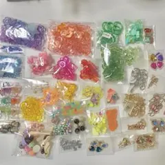 ビーズとアクセサリー素材まとめ売り