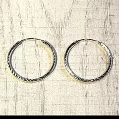 美品！ヴィヴィアンウエストウッド ツイストデザイン フープピアス クリスタル装飾 美品！ヴィヴィアンウエストウッド ツイストデザイン フープピアス