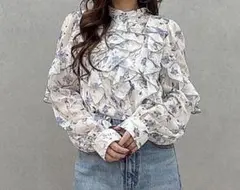 マーキュリーデュオ 配色メローラッフルブラウス 花柄のサムネイル