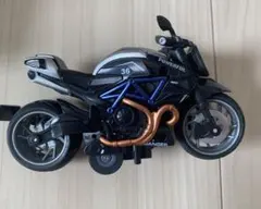 バイク型おもちゃ 炎のグラフィック付き - メルカリ