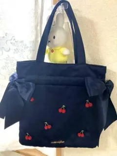 メゾンドフルール　チェリーのボンボン付き　リボントートバッグ ネイビー
