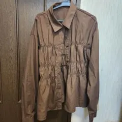 ブラウンシャツ