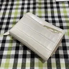 ダコタ　二つ折り財布のサムネイル
