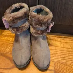 ベージュ　ファー付きスエードブーツ　21センチ