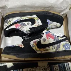 Supreme × Nike SB Dunk Low 