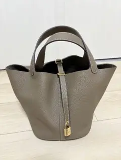 本革ハンドバッグ 鍵付き