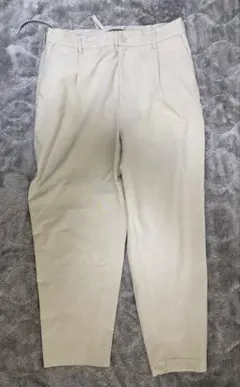 ライトベージュ スラックス パンツ