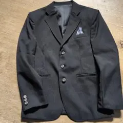 キッズ　ブラックフォーマルスーツ（ストライプポケットチーフ付き）