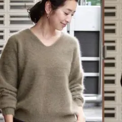 美品⭐︎ ユナイテッドアローズ　バックボリュームVネックニット モカ