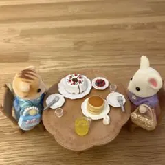 シルバニアファミリー人形+家具+スイーツ+食器