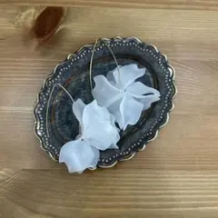 《新品》ホワイトフラワーホープピアス　ウエディング