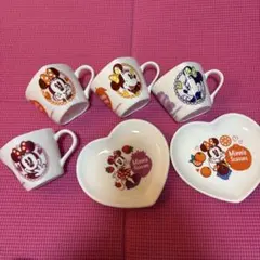 ディズニー　ミニー・シーズンズ ハート型マグカップセット