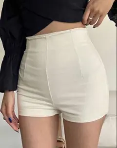 SHEIN ハイウエスト ショートパンツ ベージュのサムネイル