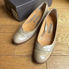 chausser ショセ パンプス 24cm グレージュ　エナメルのサムネイル
