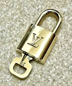 ルイヴィトン カデナ 南京錠 鍵付き ゴールド 正規品 - メルカリ