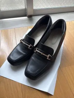 黒ローファー スクエアトゥ 金具付き
