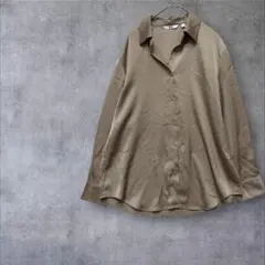 【ユニクロ】長袖シャツ ブラウス トップス　光沢　オフィカジ　ブラウン S