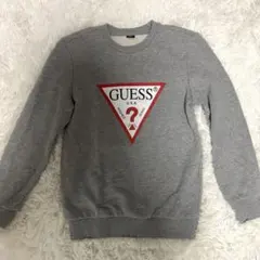 GUESS グレー トライアングルロゴ トレーナー