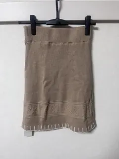 【美品】pinue ステッチニットミニスカート