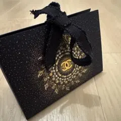 CHANEL（シャネル）2025年ホリデー限定ギフトラッピング付きギフト