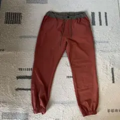 赤いジョガーパンツ ドローストリング付き