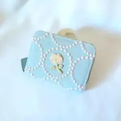 【受注】刺繍2 お札の折れない二つ折り財布 ライトブルー ミナペルホネン