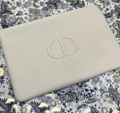 本日終了新品ChristianDior クリームホワイトのフラットなコスメポーチ