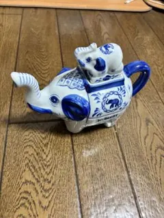ご縁☆タイBLUE ELEPHANT 象ティーポット 陶器 タイ製　紅茶　お土産のサムネイル