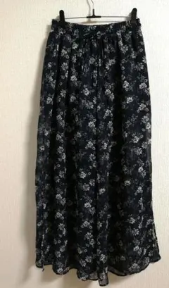 【美品】ONE WAY　両サイドスリット入りガウチョパンツ　紺色ベースに花柄　M