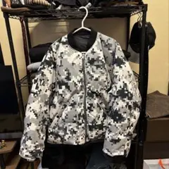 BEAMS リバーシブル デジタルカモ ダウンジャケット