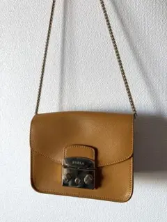 FURLA メトロポリス　クロスボディ　マスタードイエロー