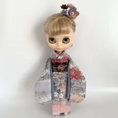 No.705 1/6サイズ振袖　四季の花金彩