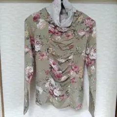 花柄タートルネックTシャツ ベージュ M
