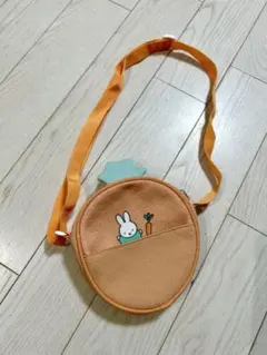 ミッフィー　にんじん型ポシェット