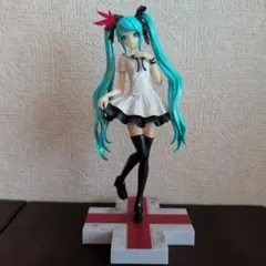 初音ミク フィギュア 白黒ドレス