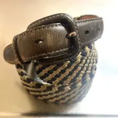 編み込みデザイン ベルト ネイビーとベージュ