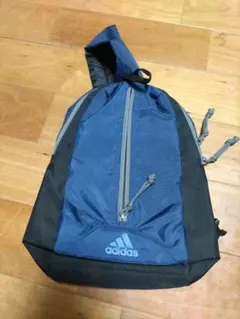 アディダス　キッズ　ボディバッグ　ネイビー