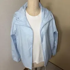 水色 フード付き ウィンドブレーカー　ユニクロ　お値下げ価格