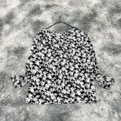 【ジョルジュレッシュ】カットソー ネイビー オフホワイト 幾何柄S 上品【美品】のサムネイル